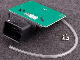  MaxxECU MINI board with connector